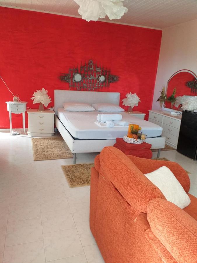 Roulas Cozy Apartments อาร์เตมีดา ภายนอก รูปภาพ