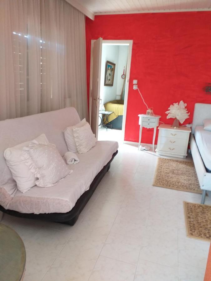 Roulas Cozy Apartments อาร์เตมีดา ภายนอก รูปภาพ