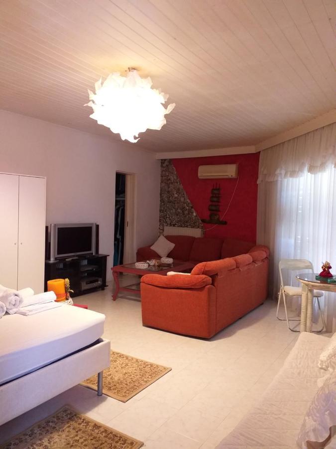 Roulas Cozy Apartments อาร์เตมีดา ภายนอก รูปภาพ