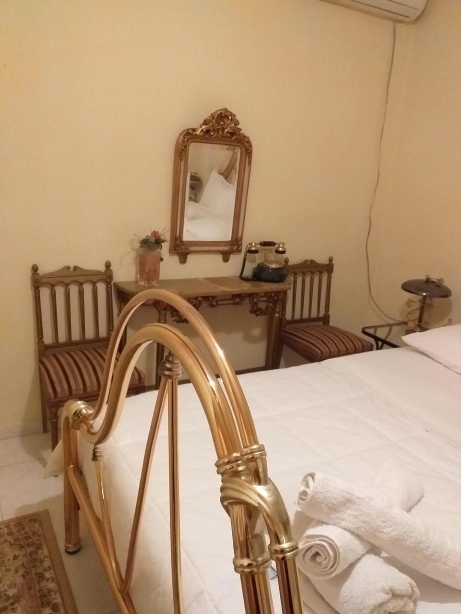 Roulas Cozy Apartments อาร์เตมีดา ห้อง รูปภาพ
